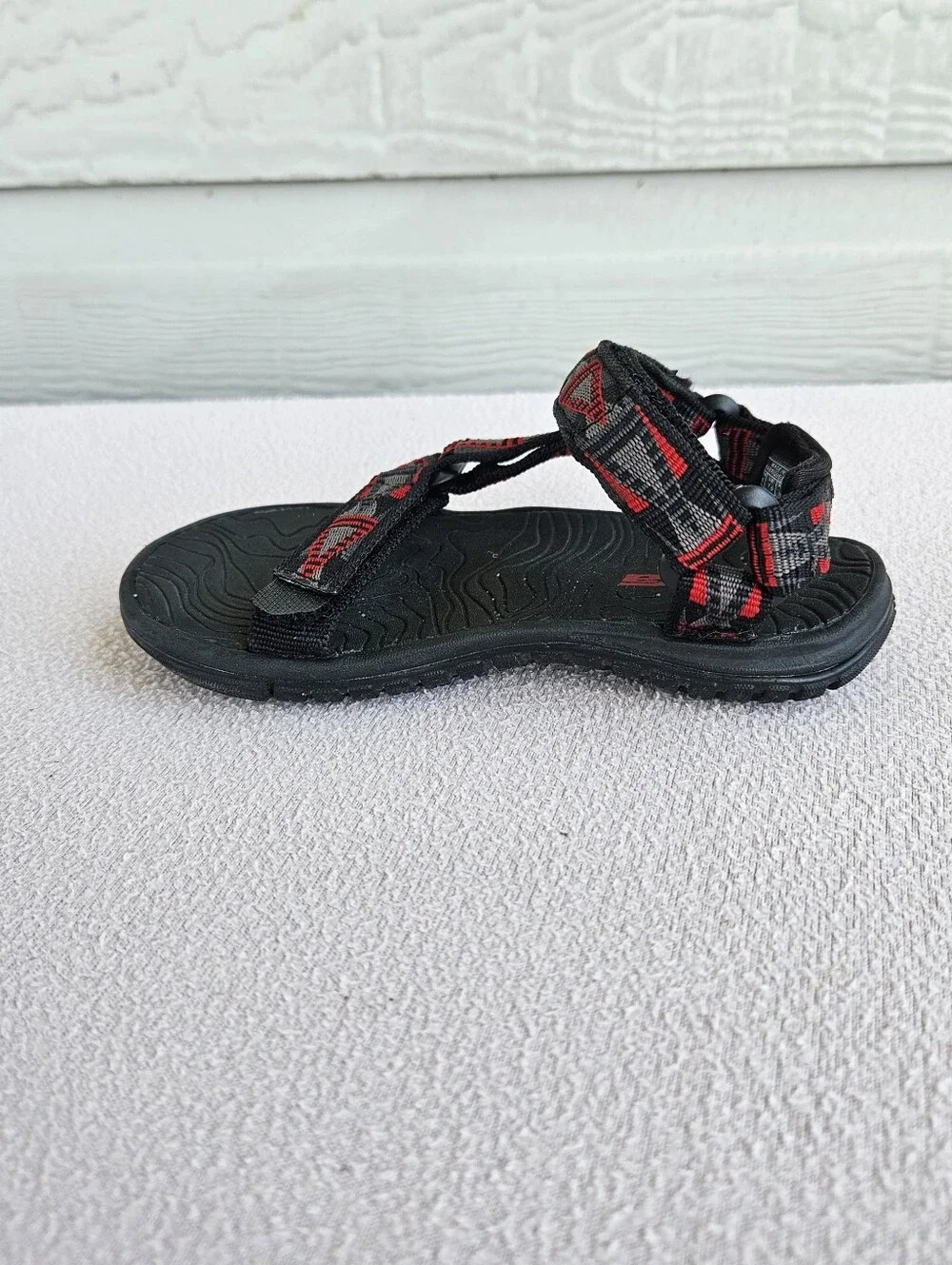 TEVA Hurricane 3 Toddler SZ 8 Outdoor Sandals Red Black Tribal Print Hook & Loop